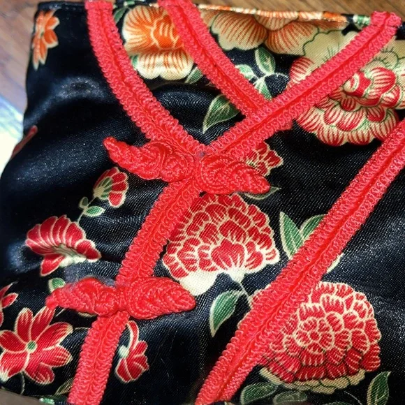 Silky Asian Black and Red floral purse - Picture 3 of 8